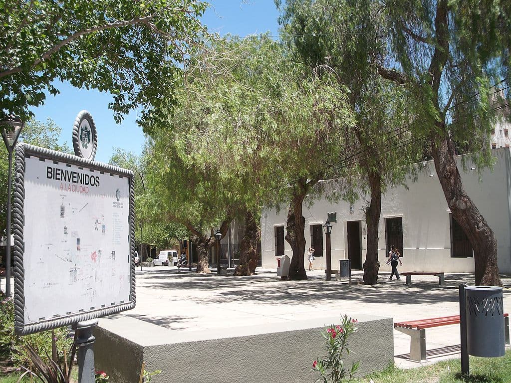 Peatonal maestro de america y casa natal de Sarmiento en San Juan